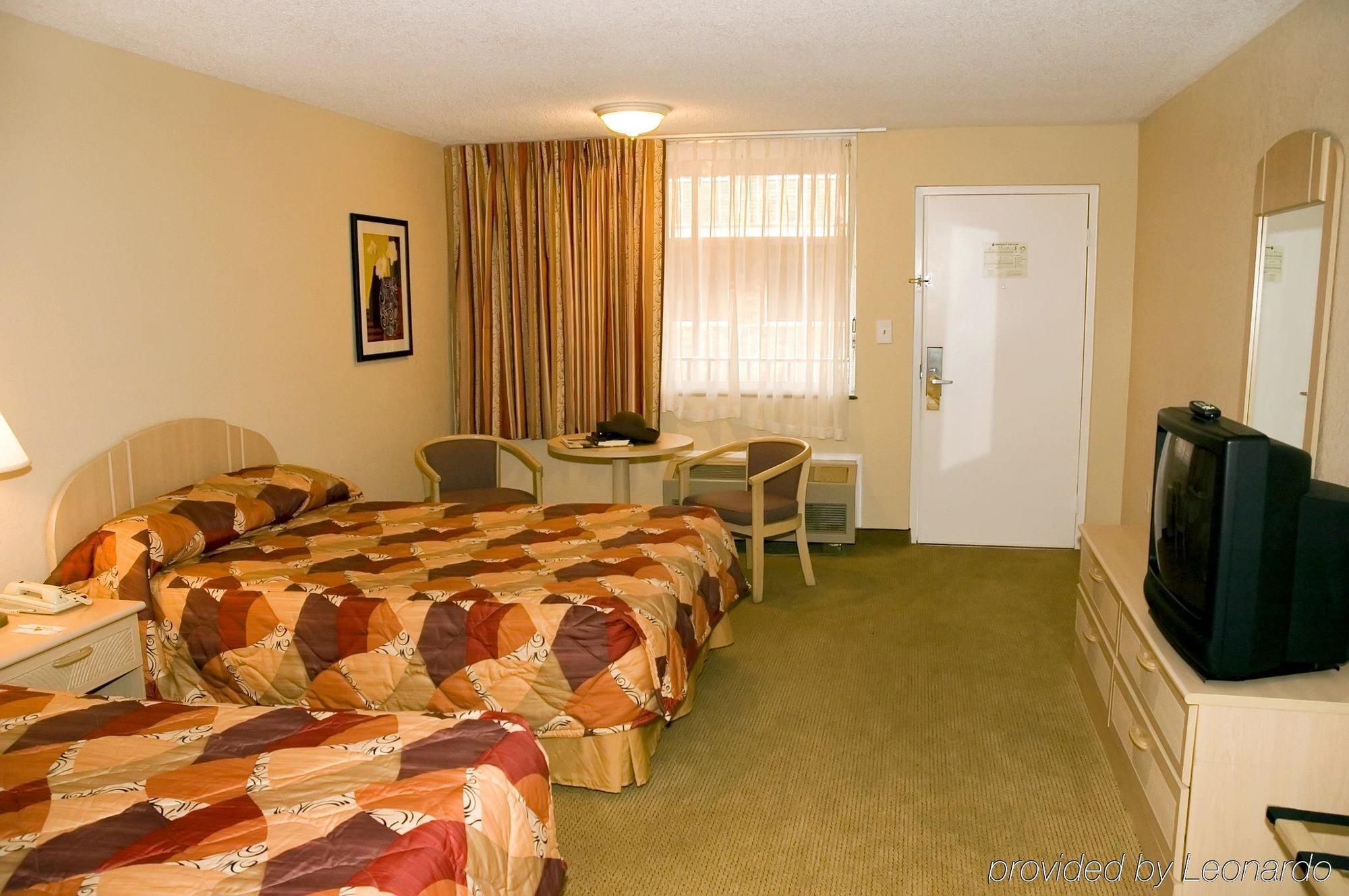 Ramada By Wyndham Tampa Westshore Airport South Екстер'єр фото